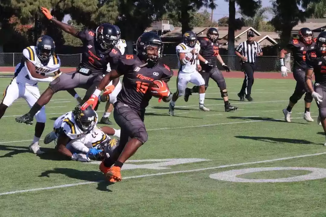 football player running with ball, custom football uniform designed and manufactured by Wooter.