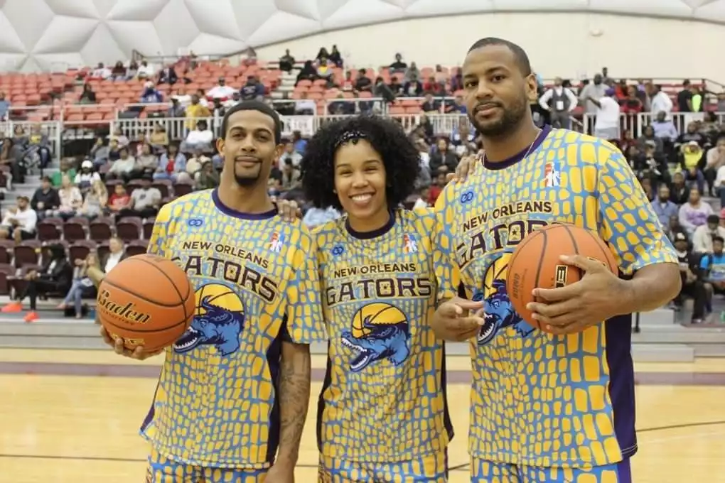 Players Wearing New Orleans Gators blue and gray Custom Round Neck Basketball Jerseys